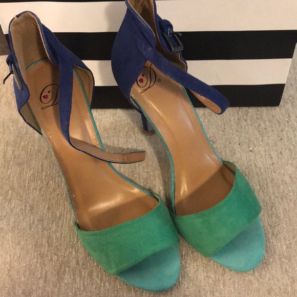 Heels - Picture 2 of 3